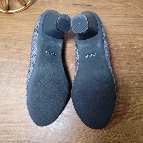Vionic Gray Snakeskin Print Round Toe Pumps Heels Size 6.5 - Picture 12 of 14
